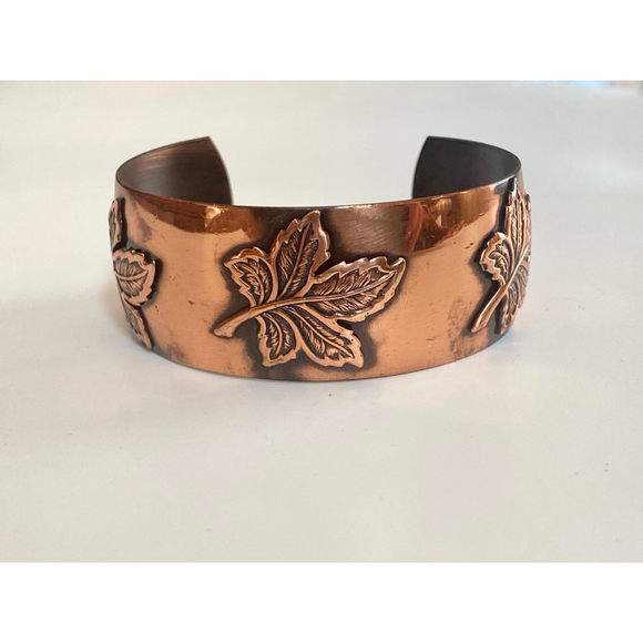 Vintage Maple Leaf Copper Cuff Bracelet. - Picture 5 of 6